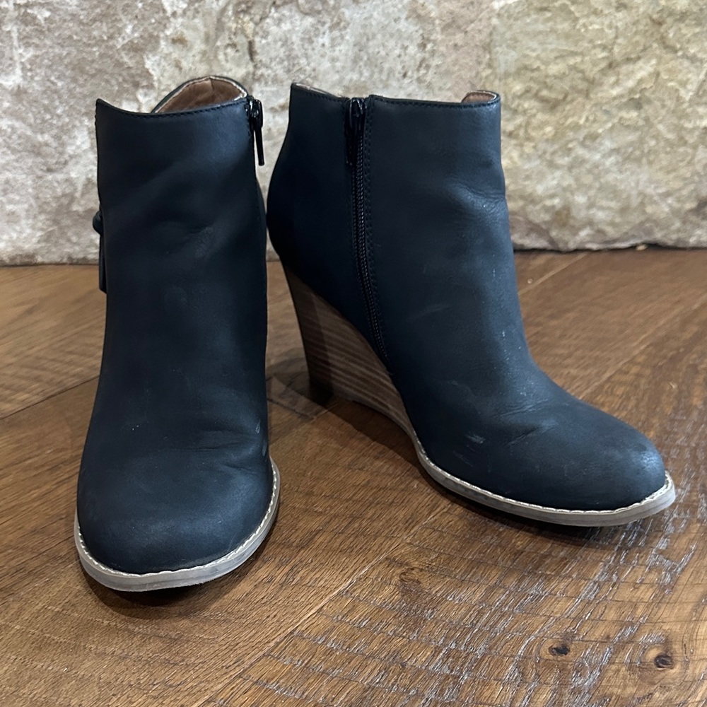 Report Black Ankle Booties with Tan Wedge - Picture 2 of 6